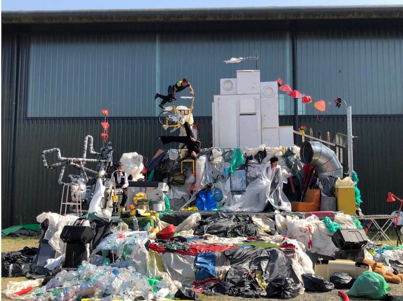 Au cœur de cette « incitation à réfléchir et à créer », une lourde critique de « l'emprise de la technique sur l'homme », tel Benoît Coulon, lorsqu'il cherche désespérément à recréer son environnement | OUEST-FRANCE